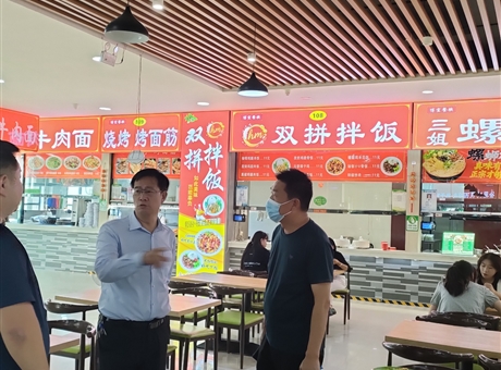 副校長深入食堂檢查指導(dǎo)，護(hù)航新生就餐“第一餐”