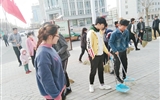 建筑工程系分團委開展“保護環(huán)境，你我同行”志愿者活動